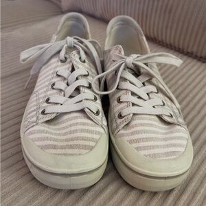 Keen Elsa IV Sneaker Tan & White Stripes Women’s Size 7.5 NEVER WORN